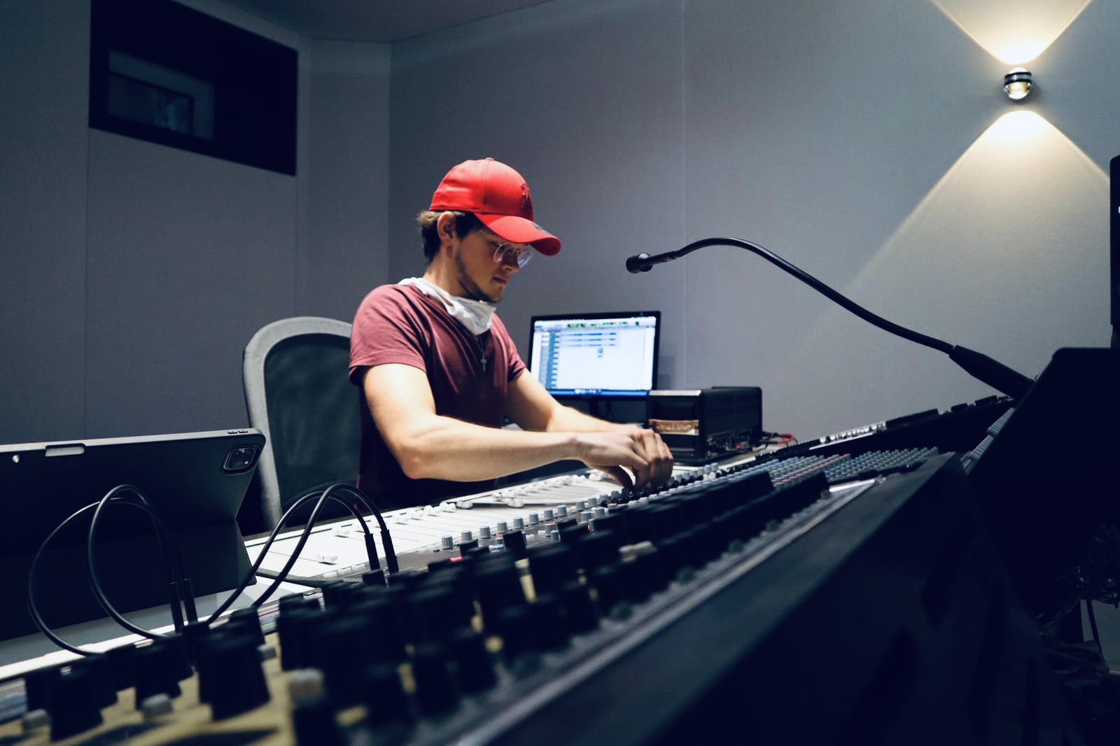 Mixing console